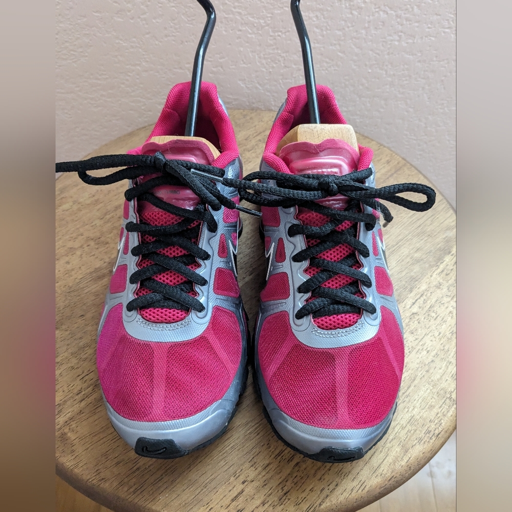 Nike size 5 young adult sneakers. Black dark pink.